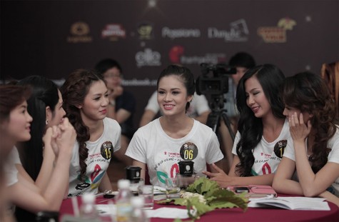 Các hot girl trong "Hành trình đi tìm Đại sứ cà phê Việt Nam" chia sẻ cảm xúc về cà phê.